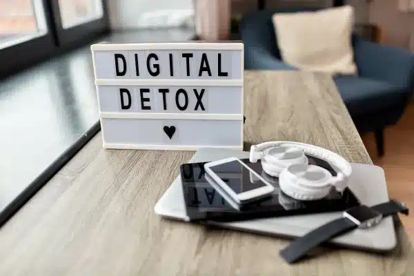 วิธีเริ่มต้น Social Detox เพื่อสุขภาพจิตที่ดีขึ้น